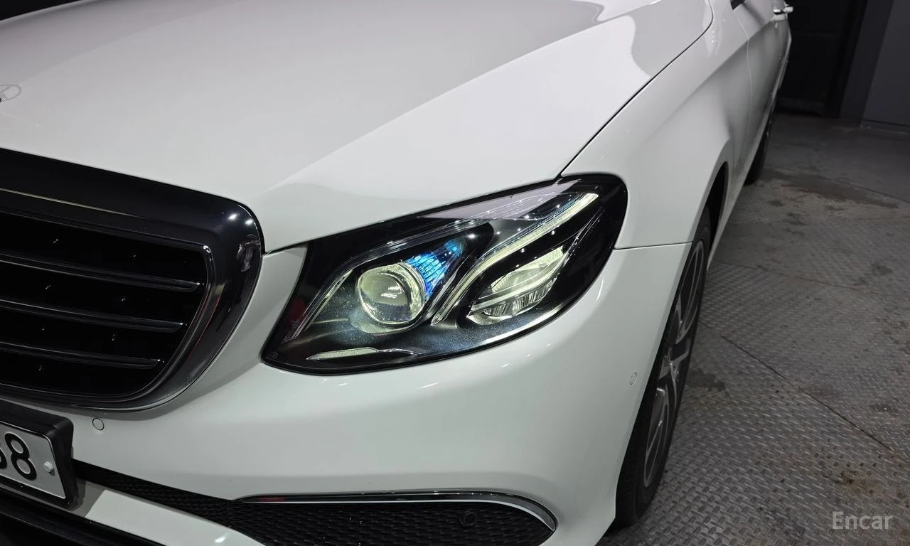 Mercedes-Benz E 300 * ФИКСИРАНА ЦЕНА ДО БЪЛГАРИЯ * АВТОКРЕДИТ, снимка 7 - Автомобили и джипове - 55421726