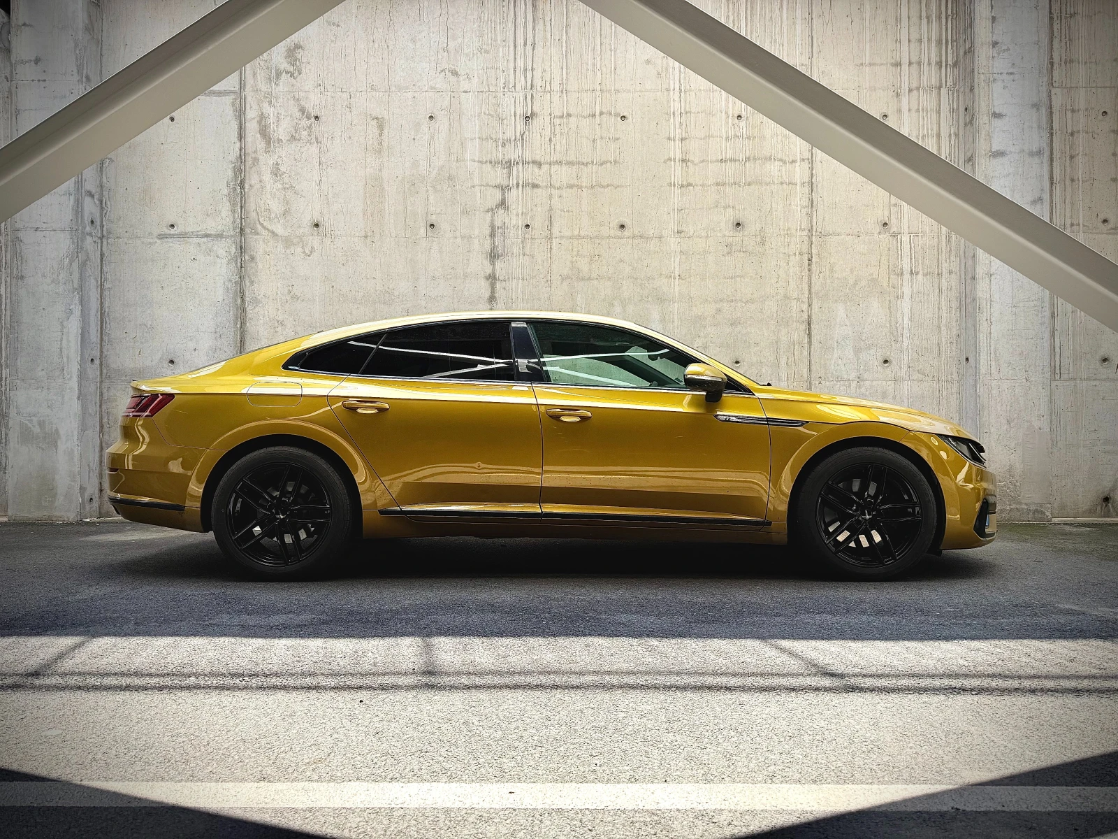 VW Arteon R Line, снимка 5 - Автомобили и джипове - 55599230