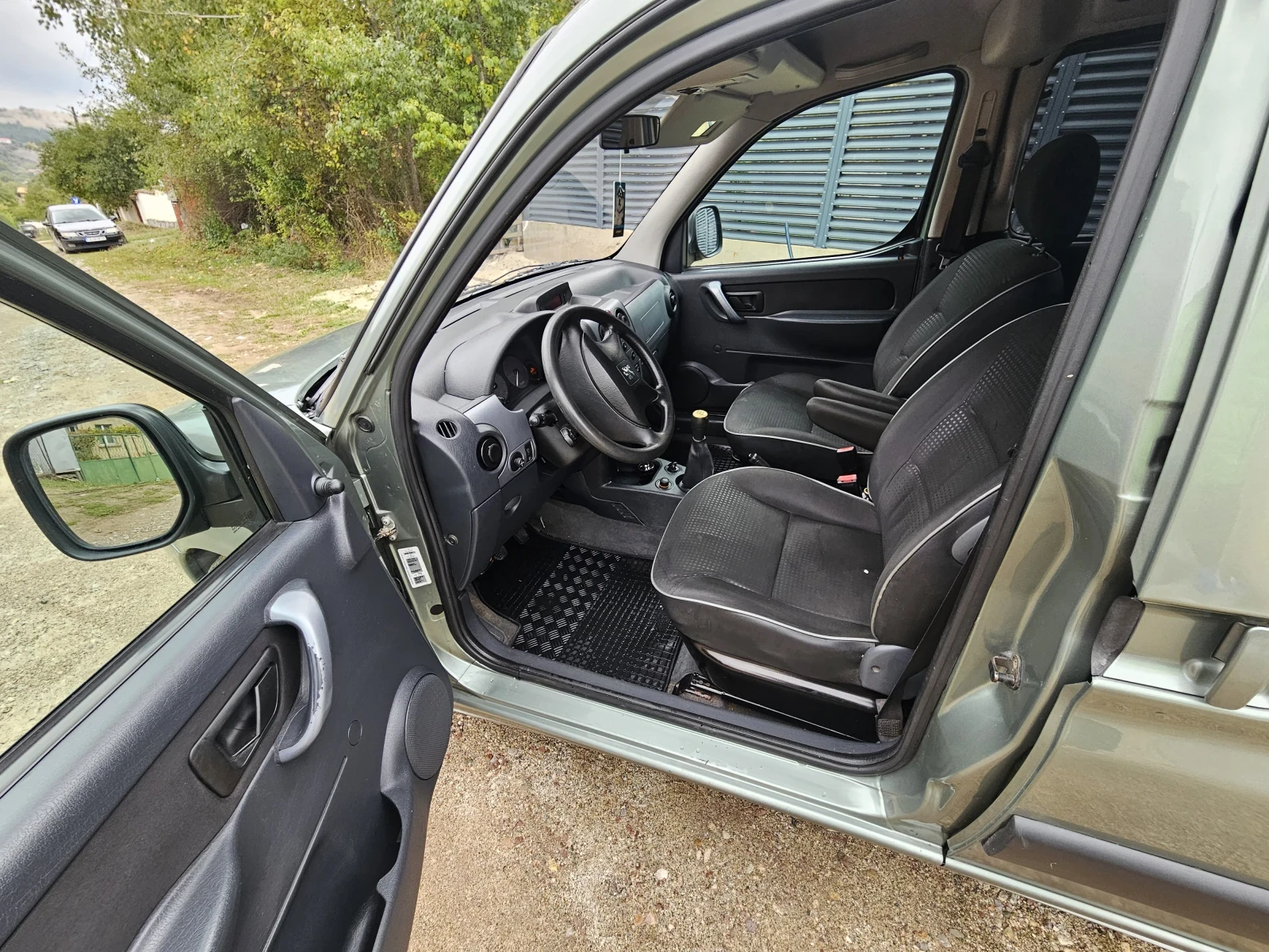 Peugeot Partner 1.6hdi, снимка 6 - Автомобили и джипове - 55944131