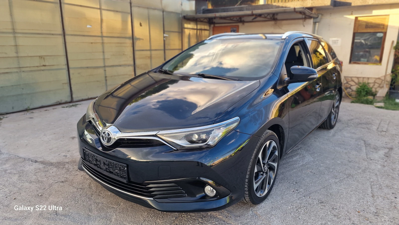 Toyota Auris 1.2i Blue Edition дистроник Keyless панорама