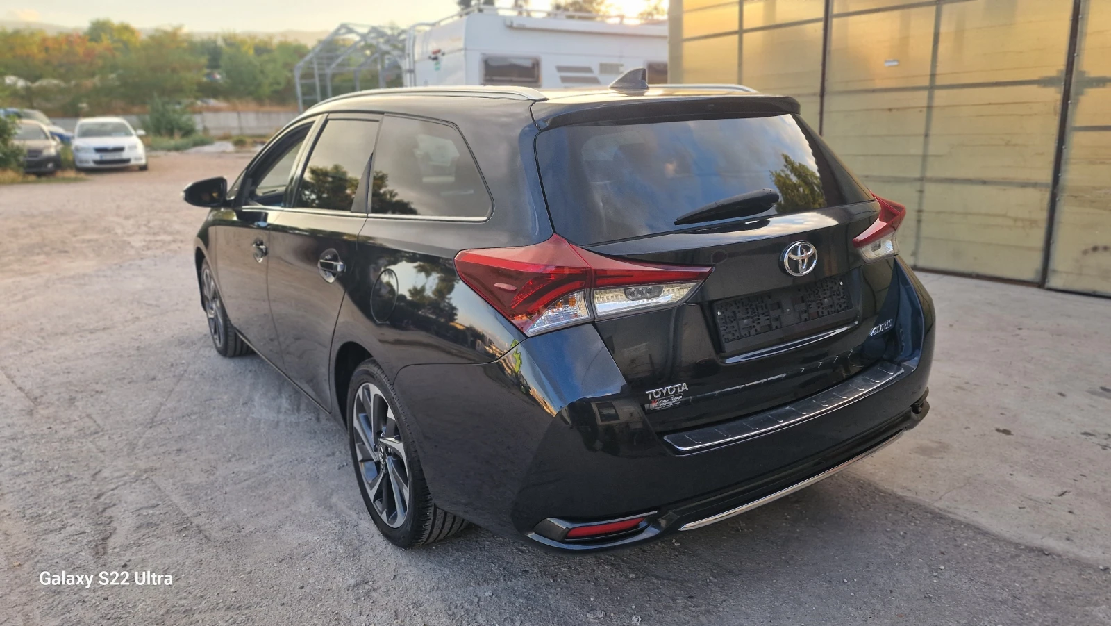 Toyota Auris 1.2i Blue Edition дистроник Keyless панорама, снимка 4 - Автомобили и джипове - 56038264