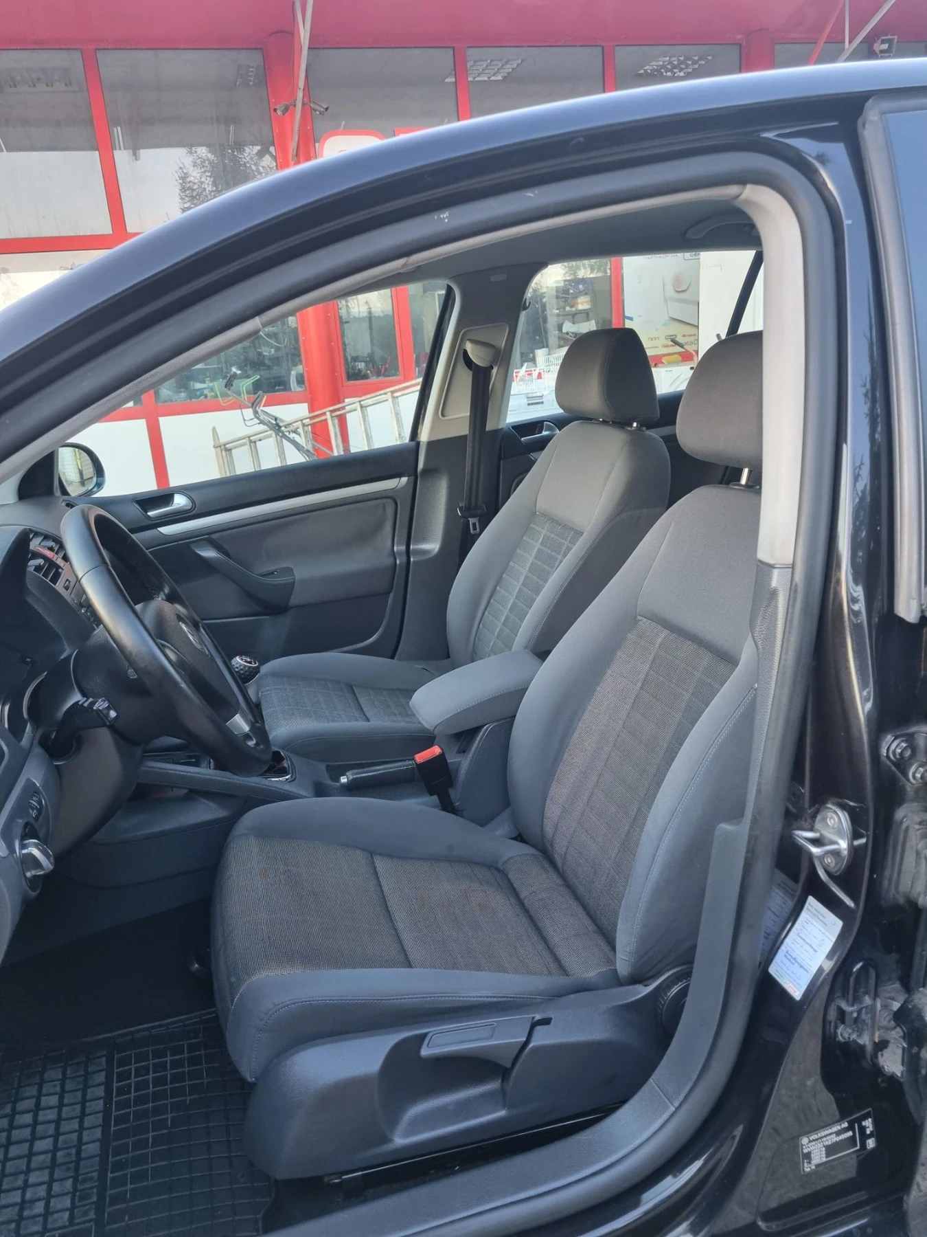 VW Golf 1.9tdi 105 коня 6 степенна скоростна кутия, снимка 9 - Автомобили и джипове - 56167102