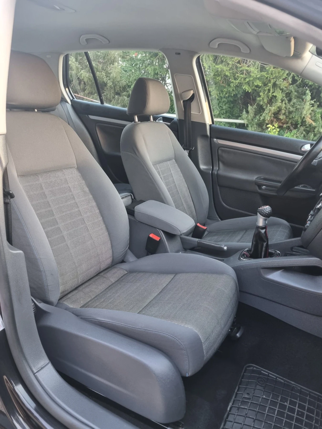 VW Golf 1.9tdi 105 коня 6 степенна скоростна кутия, снимка 10 - Автомобили и джипове - 56167102