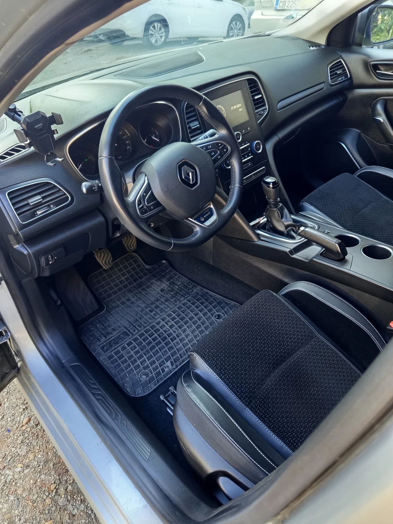 Renault Megane Кож.салон, снимка 10 - Автомобили и джипове - 56644201