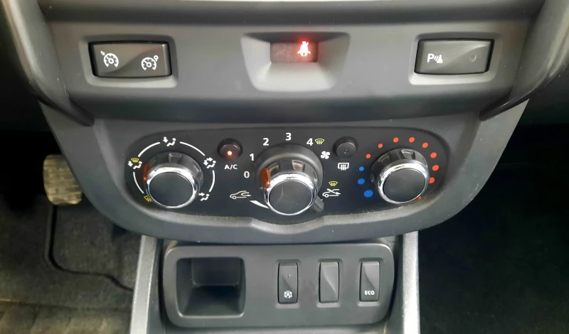 Dacia Duster 1.2TCe Euro6 Navi-Kamera, снимка 15 - Автомобили и джипове - 51998626