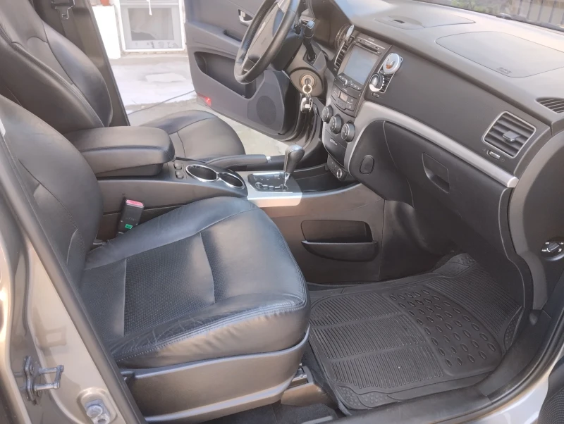 SsangYong Korando 2.0, снимка 6 - Автомобили и джипове - 52496123