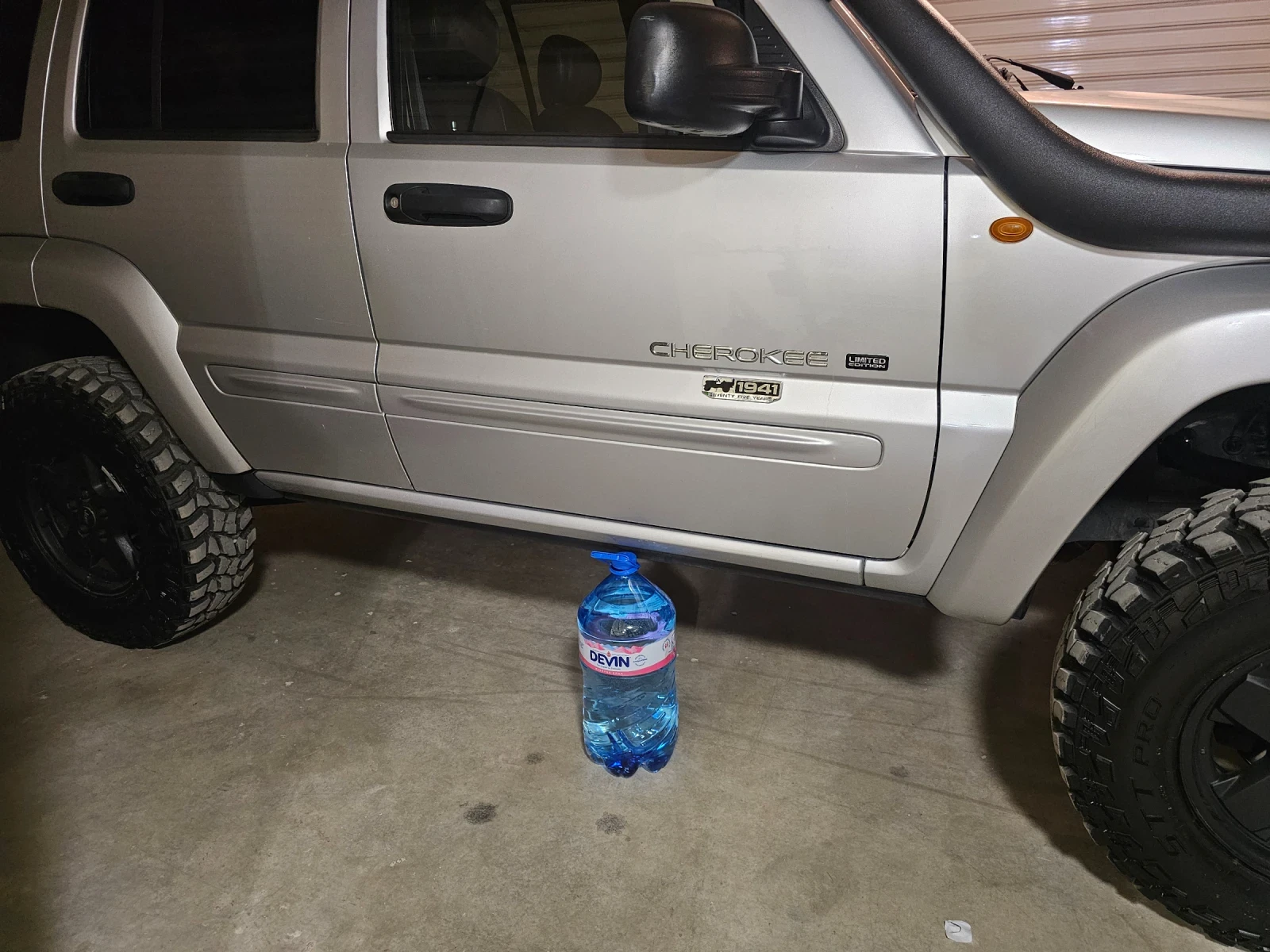 Jeep Cherokee, снимка 8 - Автомобили и джипове - 54071917