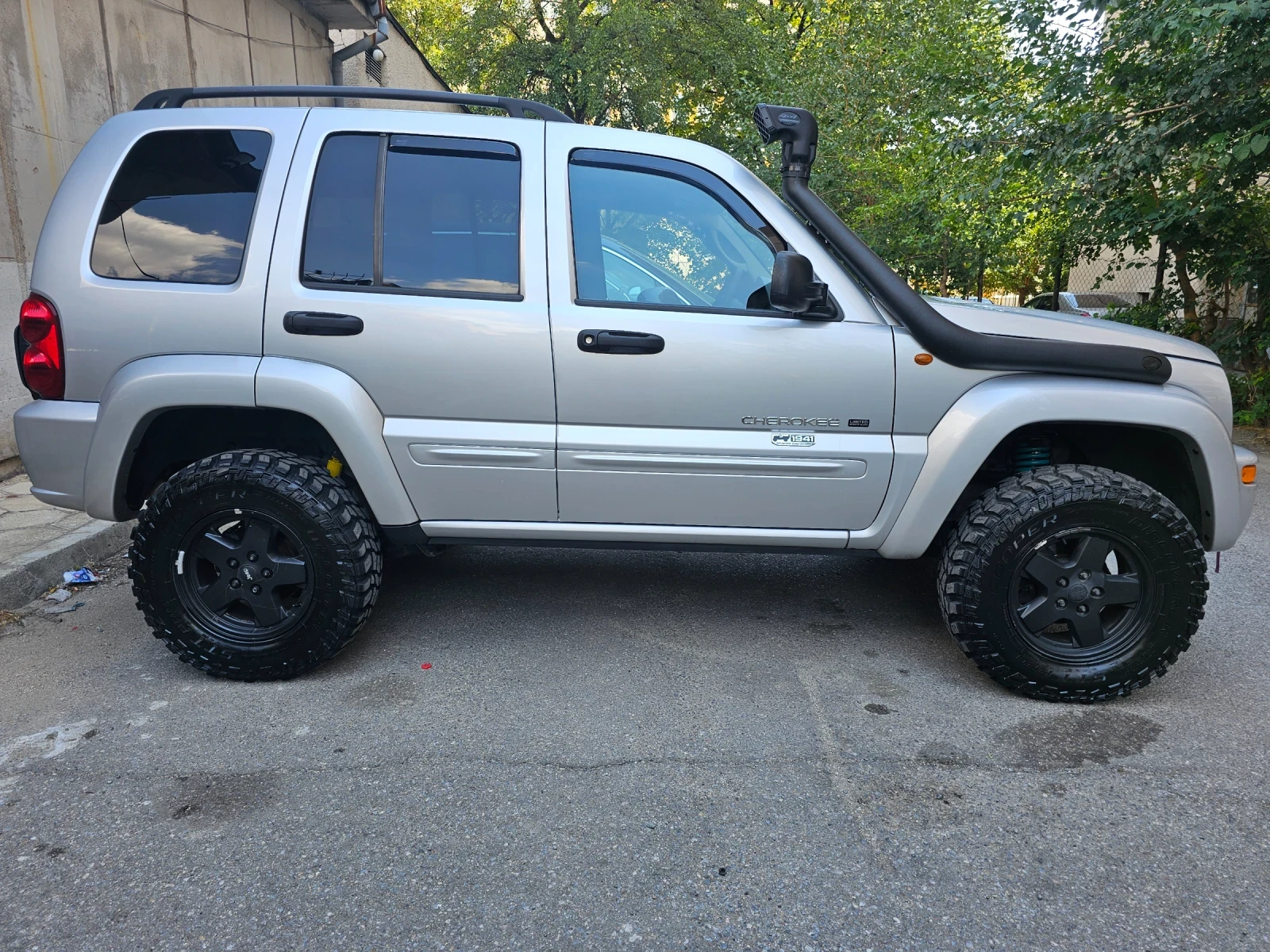 Jeep Cherokee, снимка 6 - Автомобили и джипове - 54071917