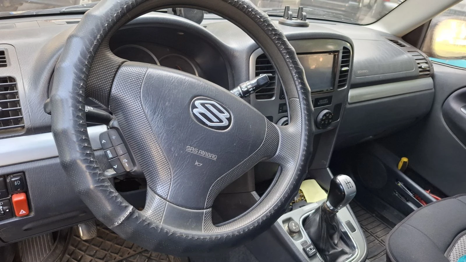 Suzuki Grand vitara 2.5, снимка 9 - Автомобили и джипове - 54846769