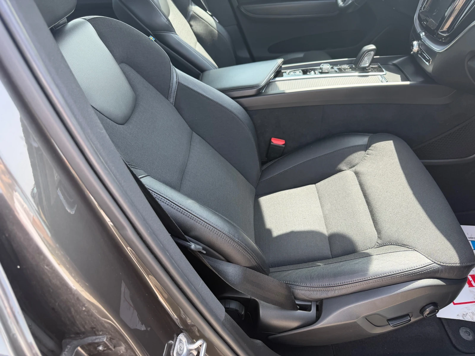 Volvo XC60 B4* 4X4 * ACC* Digital* Carplay, снимка 15 - Автомобили и джипове - 55862769