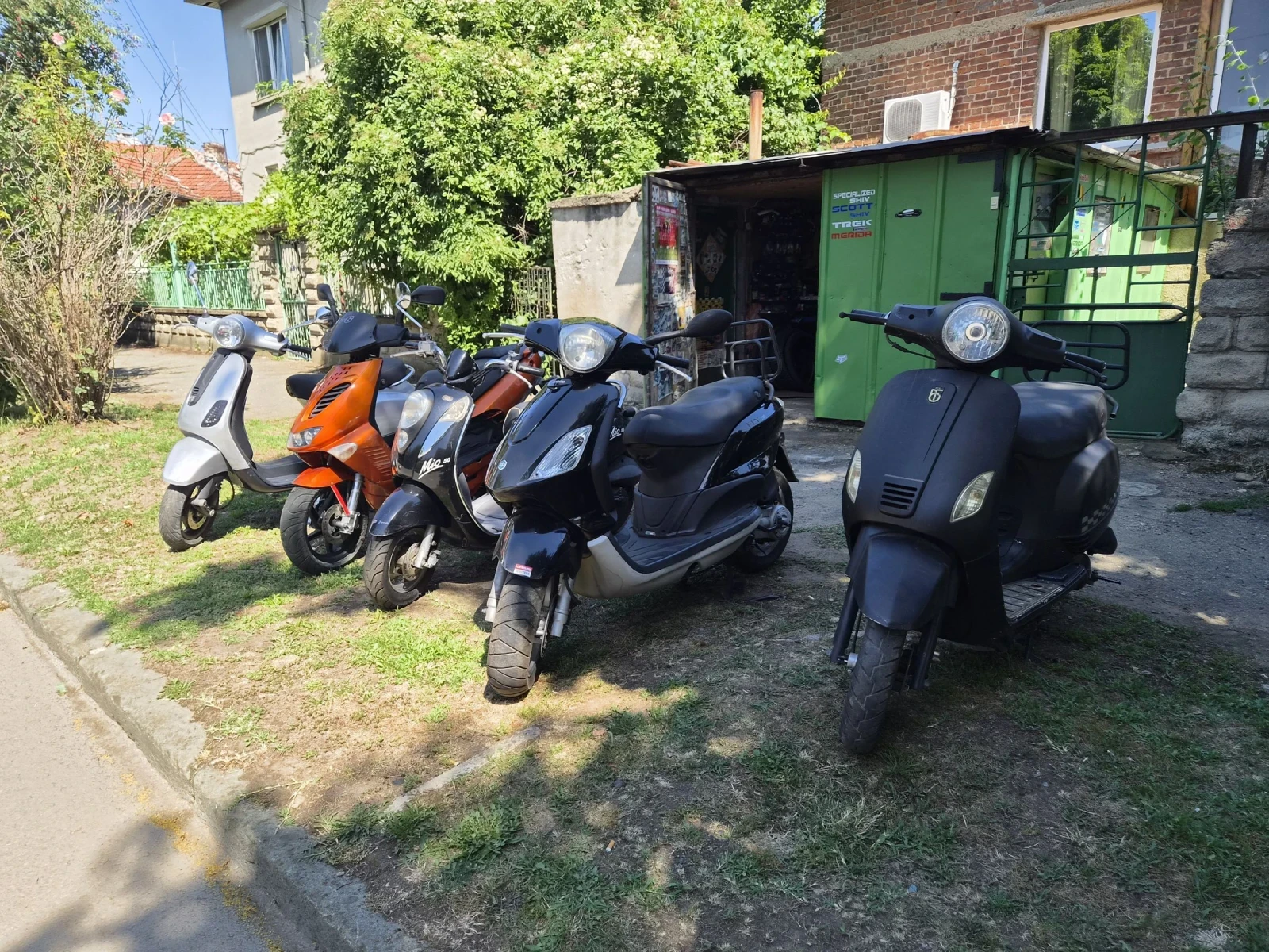 Aprilia 50 Скутери 8 броя на едро и дребно
