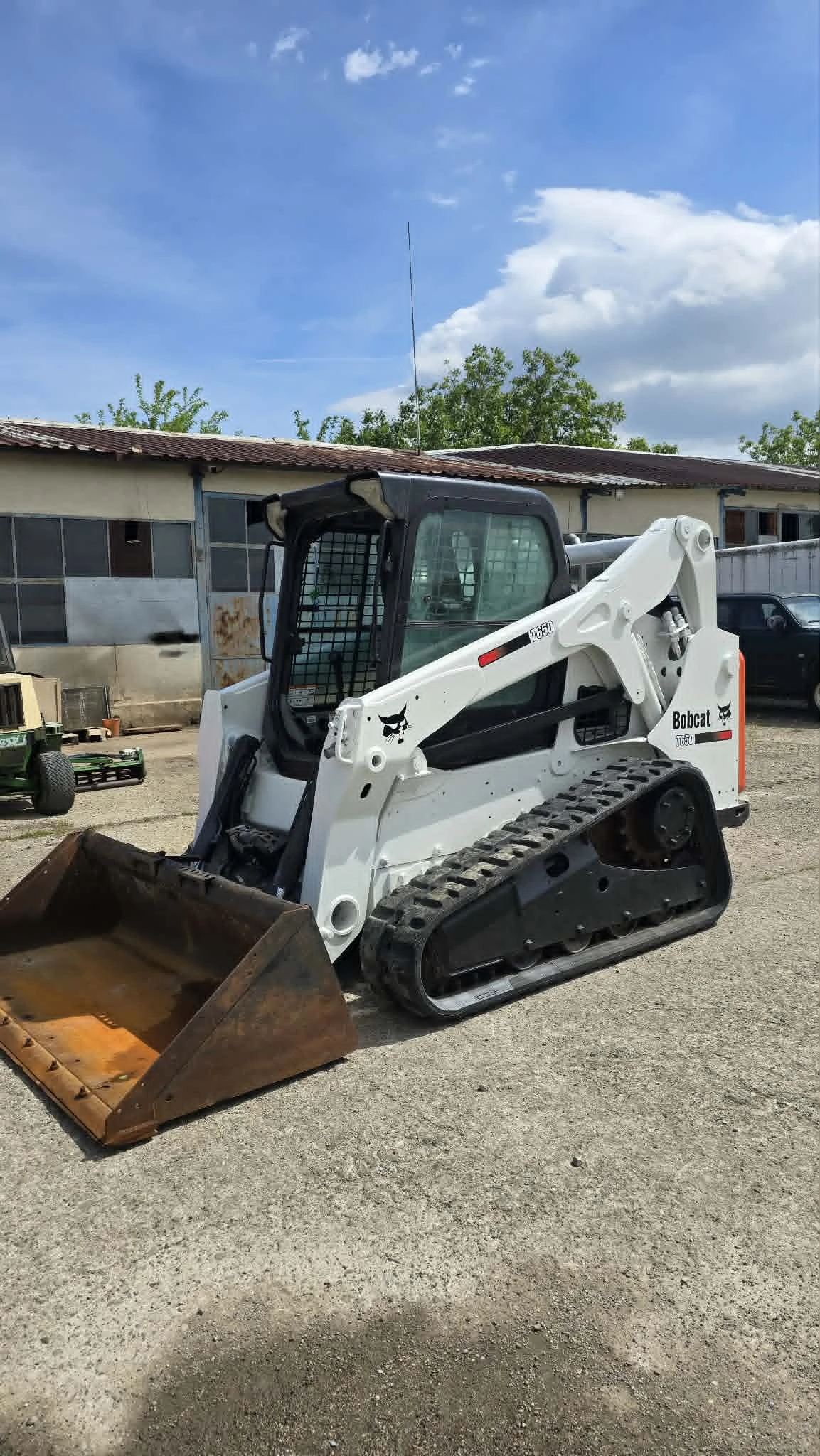 Мини челни товарачи Bobcat T650, снимка 2 - Индустриална техника - 54615870