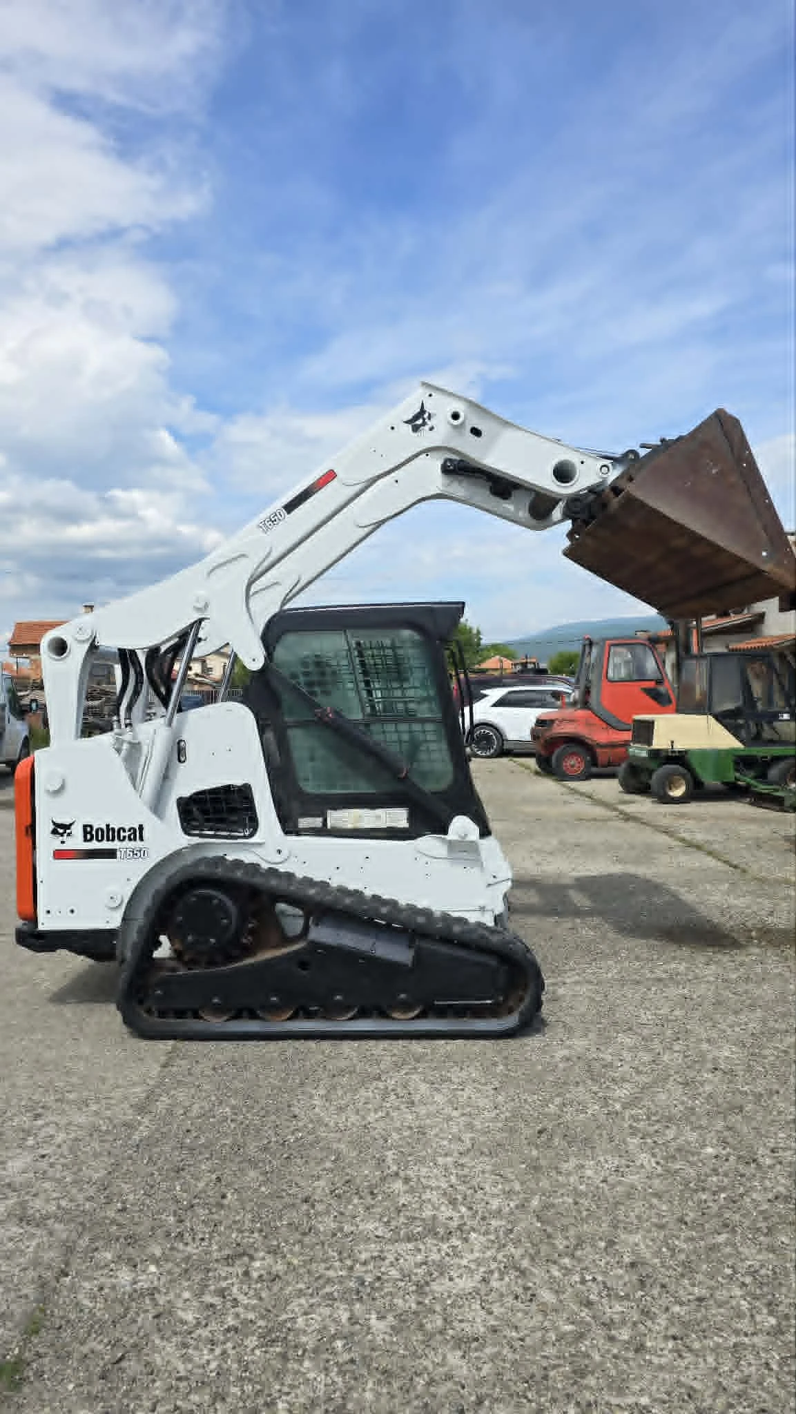 Мини челни товарачи Bobcat T650, снимка 11 - Индустриална техника - 54615870