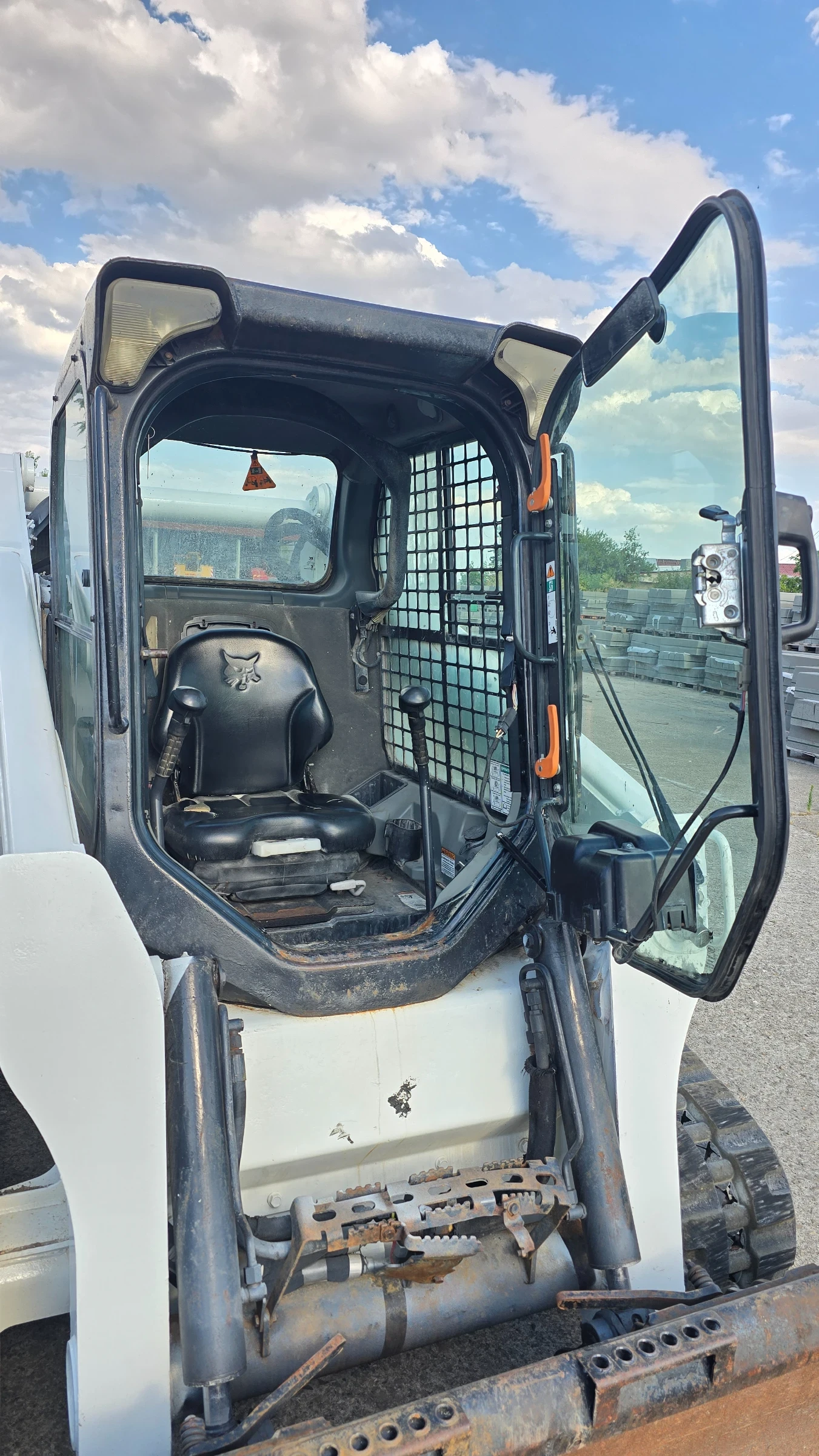 Мини челни товарачи Bobcat T650, снимка 9 - Индустриална техника - 55100812