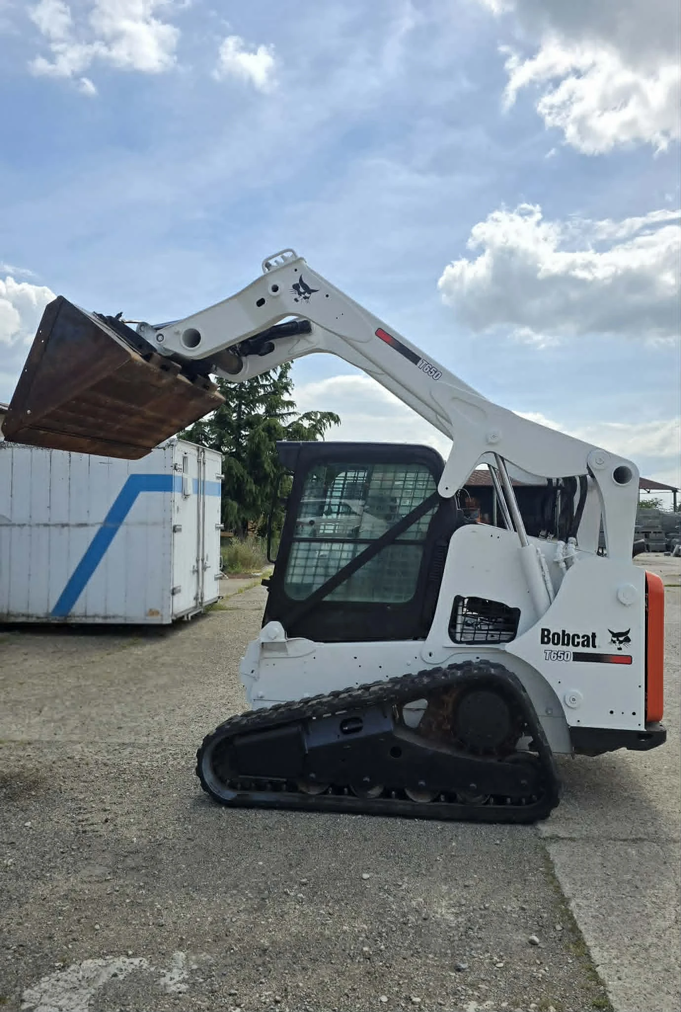 Мини челни товарачи Bobcat T650, снимка 10 - Индустриална техника - 54615870
