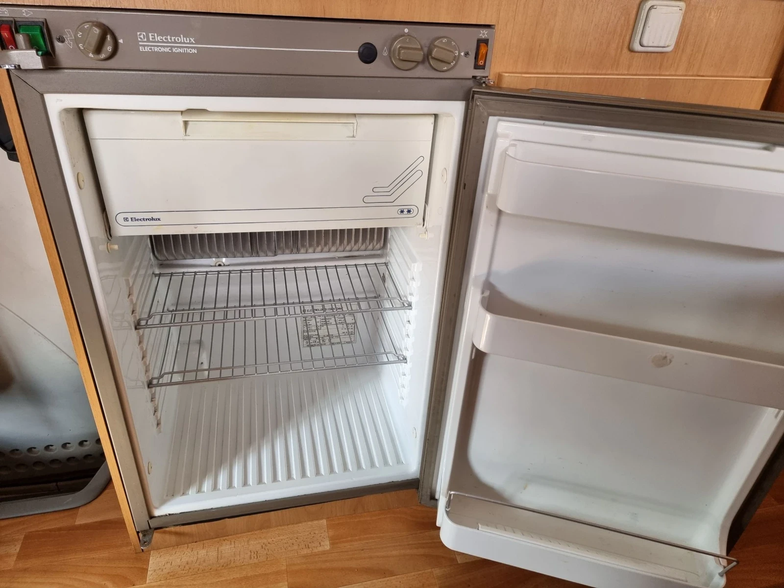 Кемпер Sea P210, снимка 15 - Каравани и кемпери - 53988614