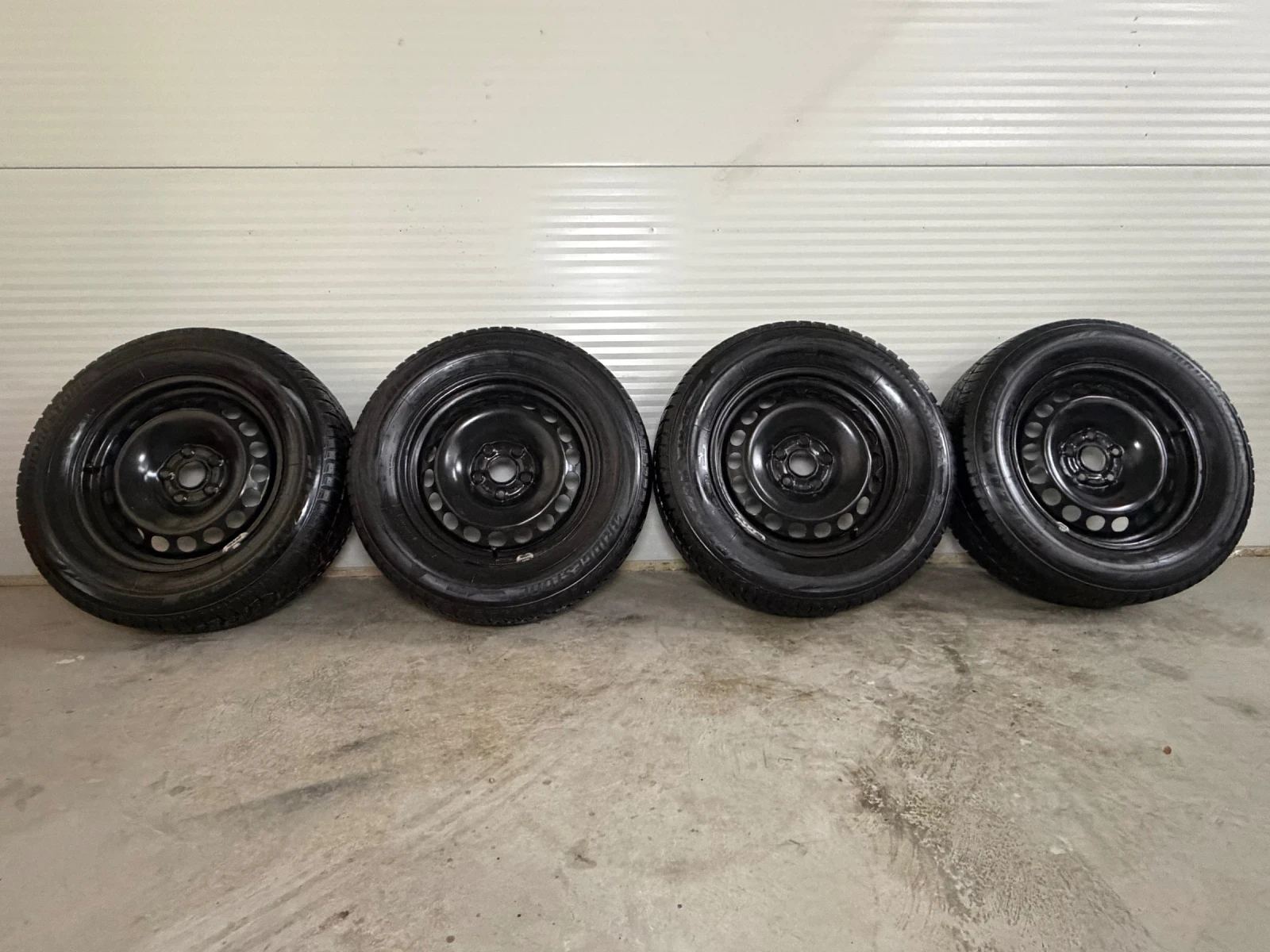 Гуми с джанти Bridgestone 215/65R16, снимка 2 - Гуми и джанти - 54114593