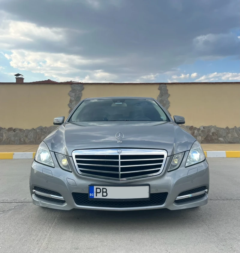 Mercedes-Benz E 220, снимка 8 - Автомобили и джипове - 50855121