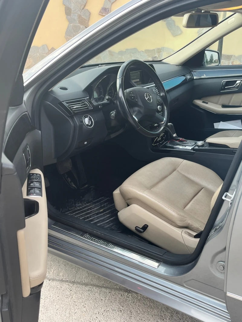 Mercedes-Benz E 220, снимка 14 - Автомобили и джипове - 50855121