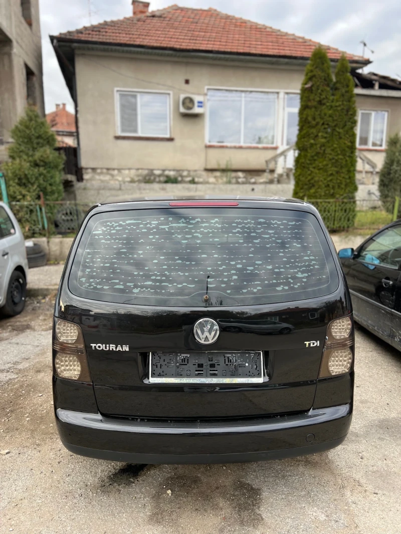 VW Touran, снимка 5 - Автомобили и джипове - 48100695