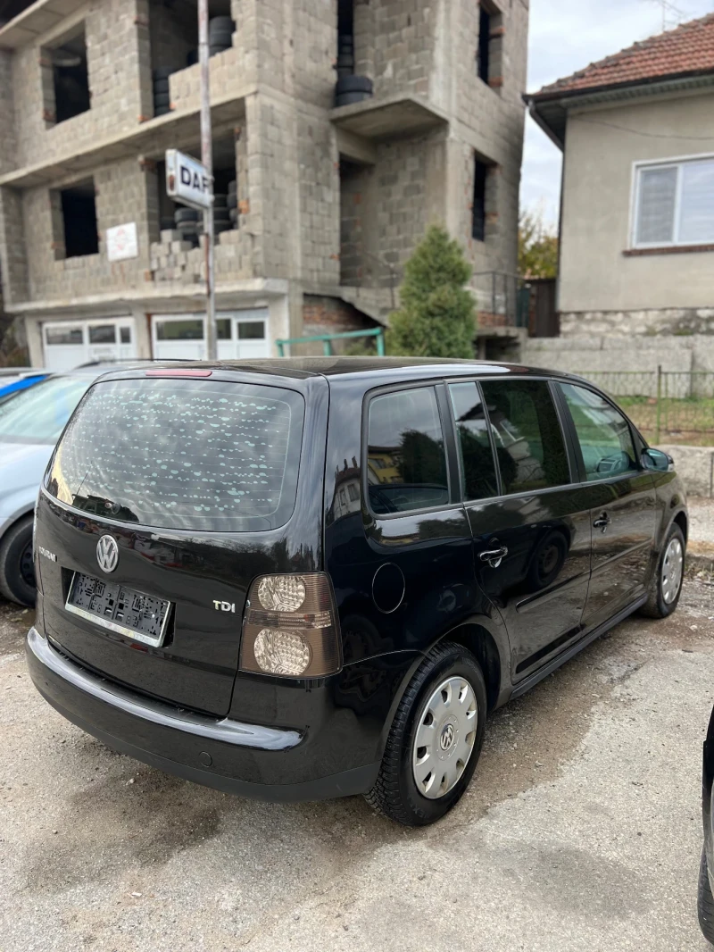 VW Touran, снимка 4 - Автомобили и джипове - 48100695