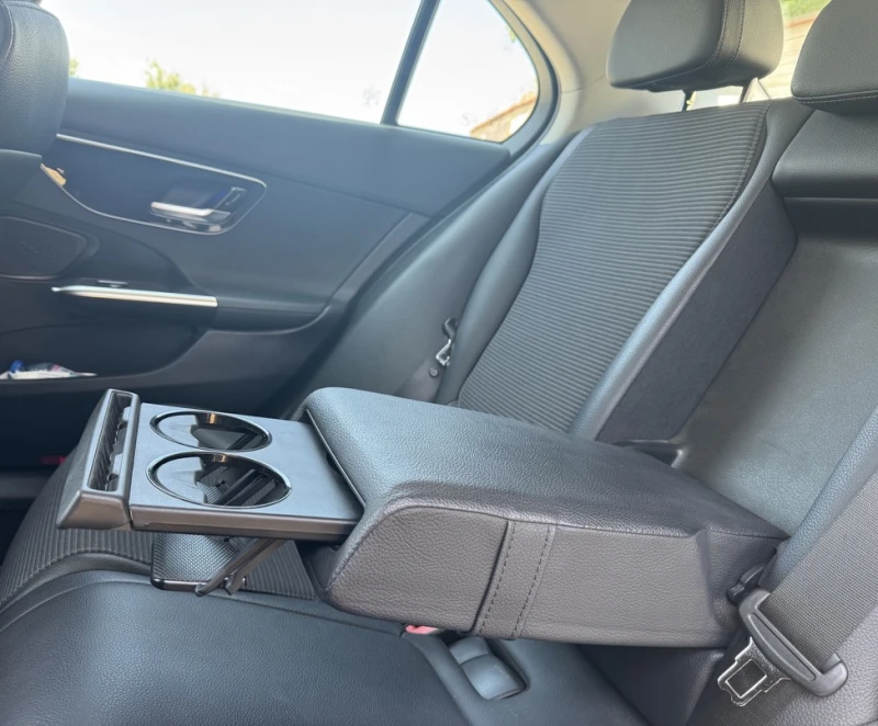 Mercedes-Benz C 220, снимка 15 - Автомобили и джипове - 52107655