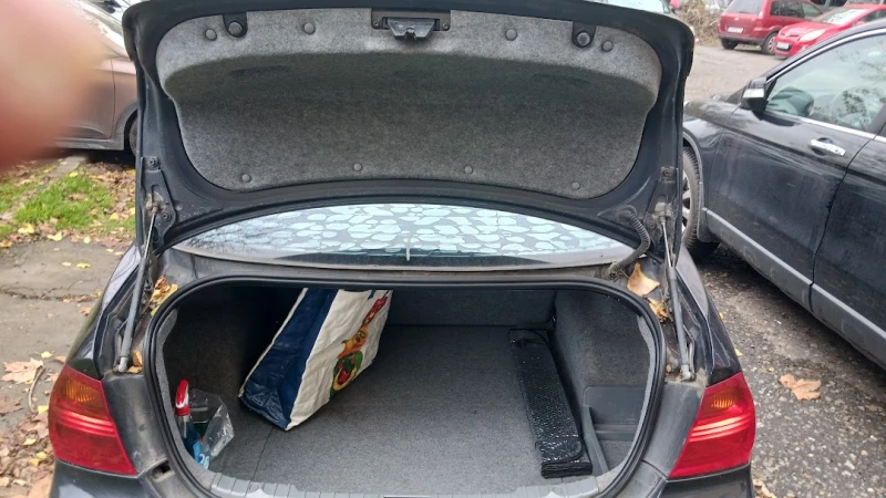 BMW 325 Е 90 , снимка 11 - Автомобили и джипове - 52900982