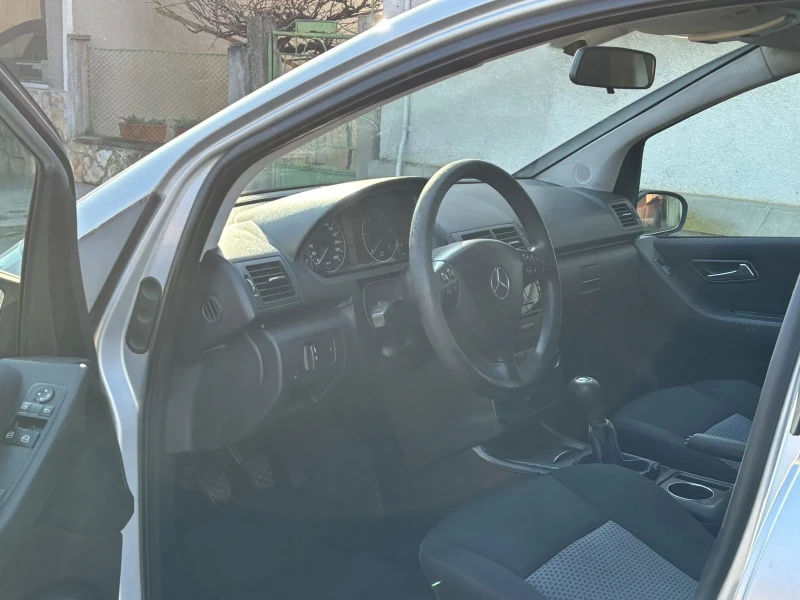 Mercedes-Benz A 180, снимка 5 - Автомобили и джипове - 52809771