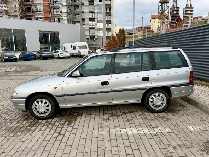 Opel Astra, снимка 2 - Автомобили и джипове - 53106380