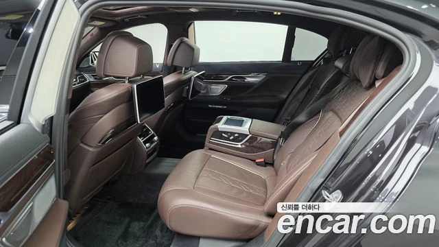 BMW 750, снимка 12 - Автомобили и джипове - 56077779