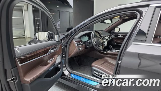 BMW 750, снимка 10 - Автомобили и джипове - 56077779