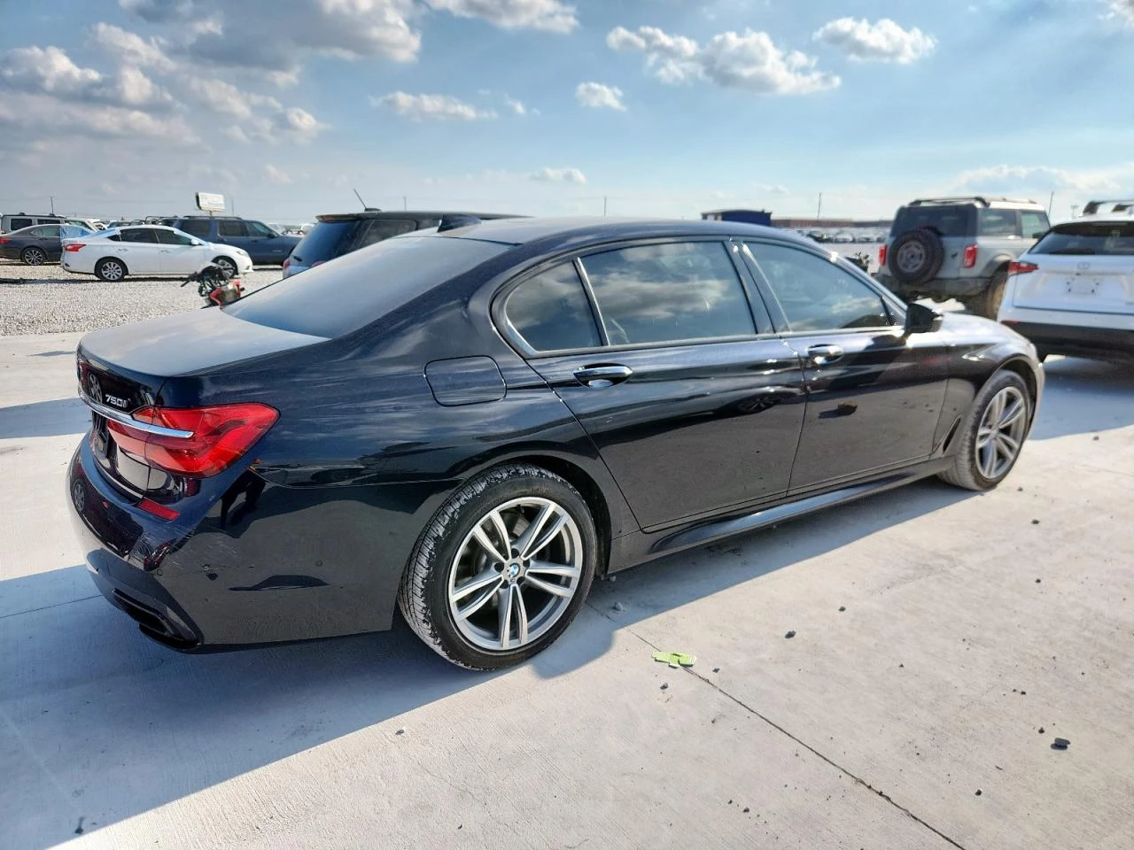 BMW 750 M* SPORT* ДИГИТАЛНО* ТАБЛО* ПОДГРЕВ* КАМЕРА* КЕЙЛЕ - изображение 2