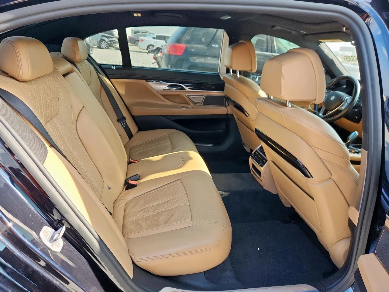 BMW 750 M* SPORT* ДИГИТАЛНО* ТАБЛО* ПОДГРЕВ* КАМЕРА* КЕЙЛЕ - изображение 10