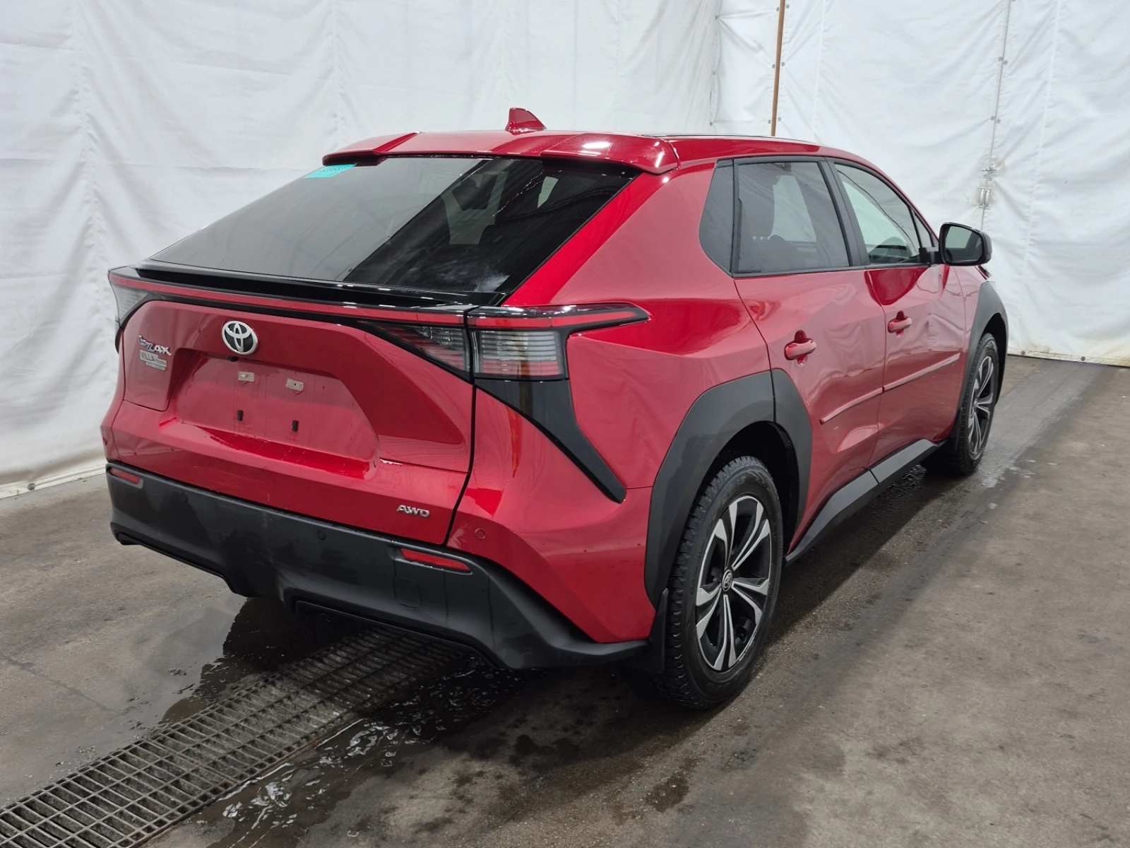 Toyota bZ4X XLE AWD - изображение 3