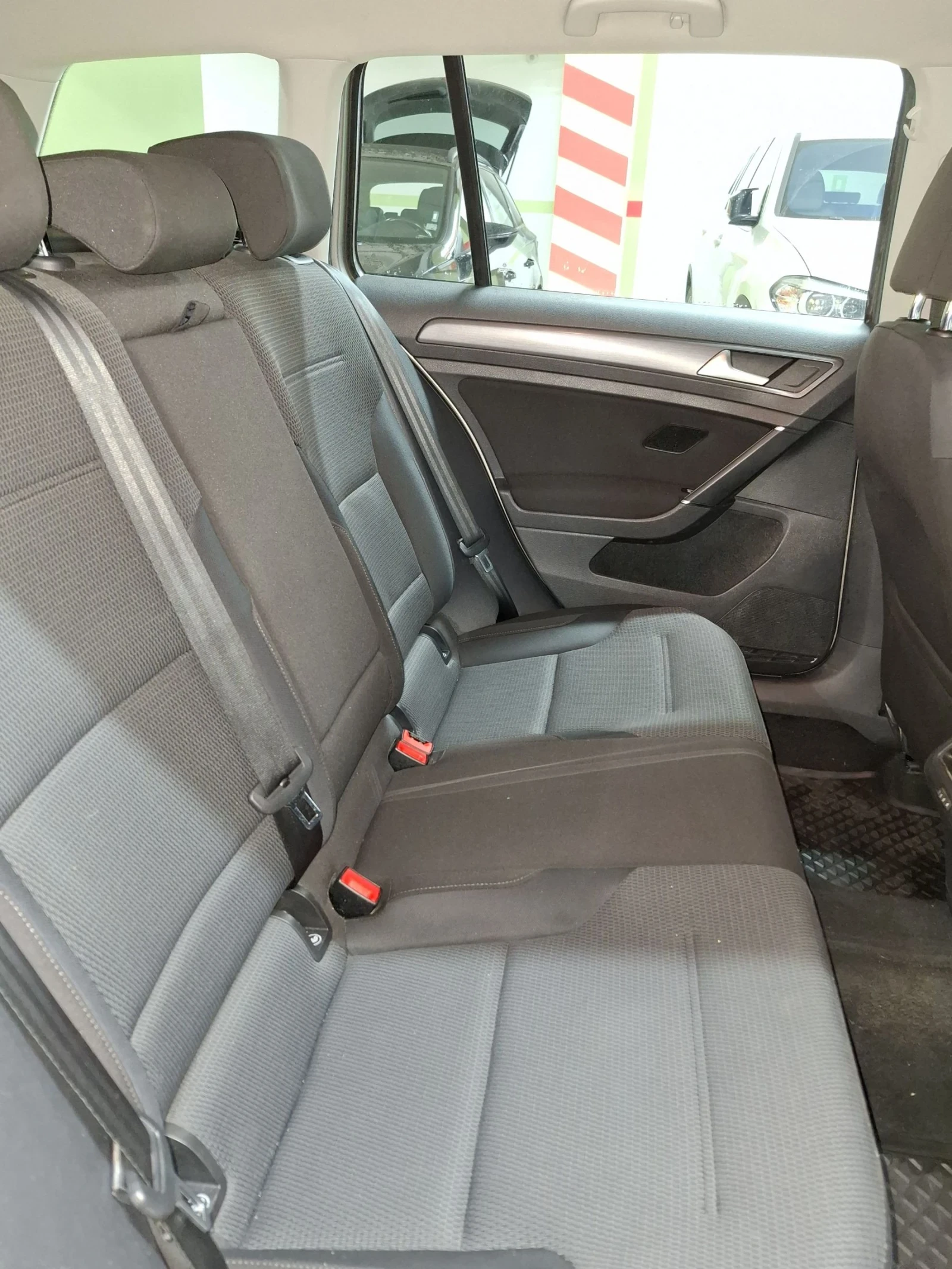 VW Golf 1.6TDI DSG АВТОМАТИК, РЕАЛНИ 149К КМ ОТ PORSCHE BG, снимка 15 - Автомобили и джипове - 53790934