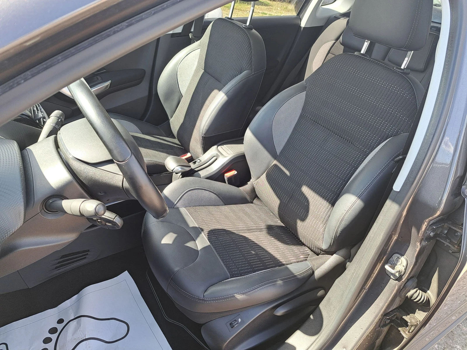 Peugeot 2008 Бензин 110 к. , снимка 10 - Автомобили и джипове - 54181759