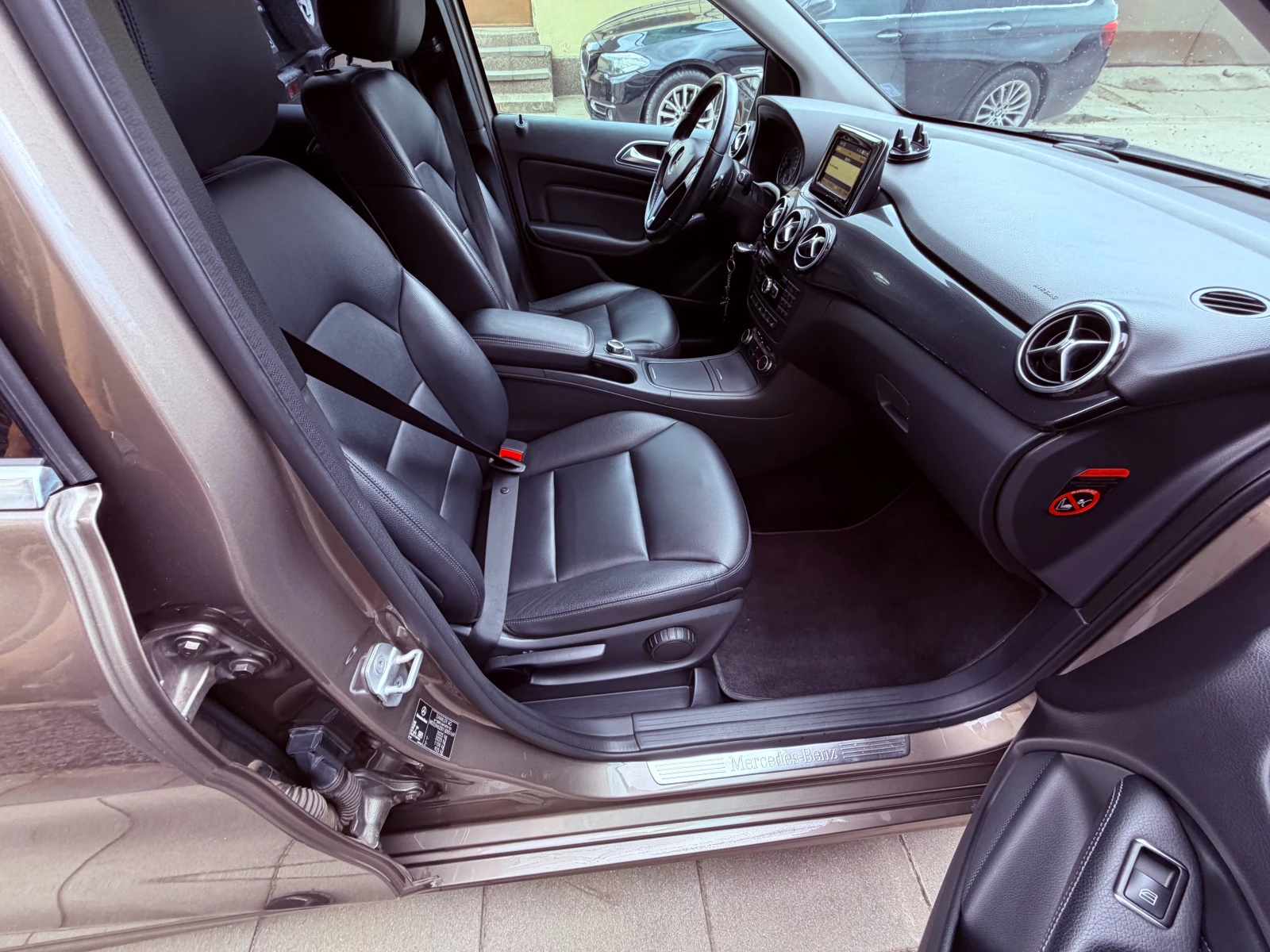 Mercedes-Benz B 180 1, 8 cdi, снимка 12 - Автомобили и джипове - 54773538