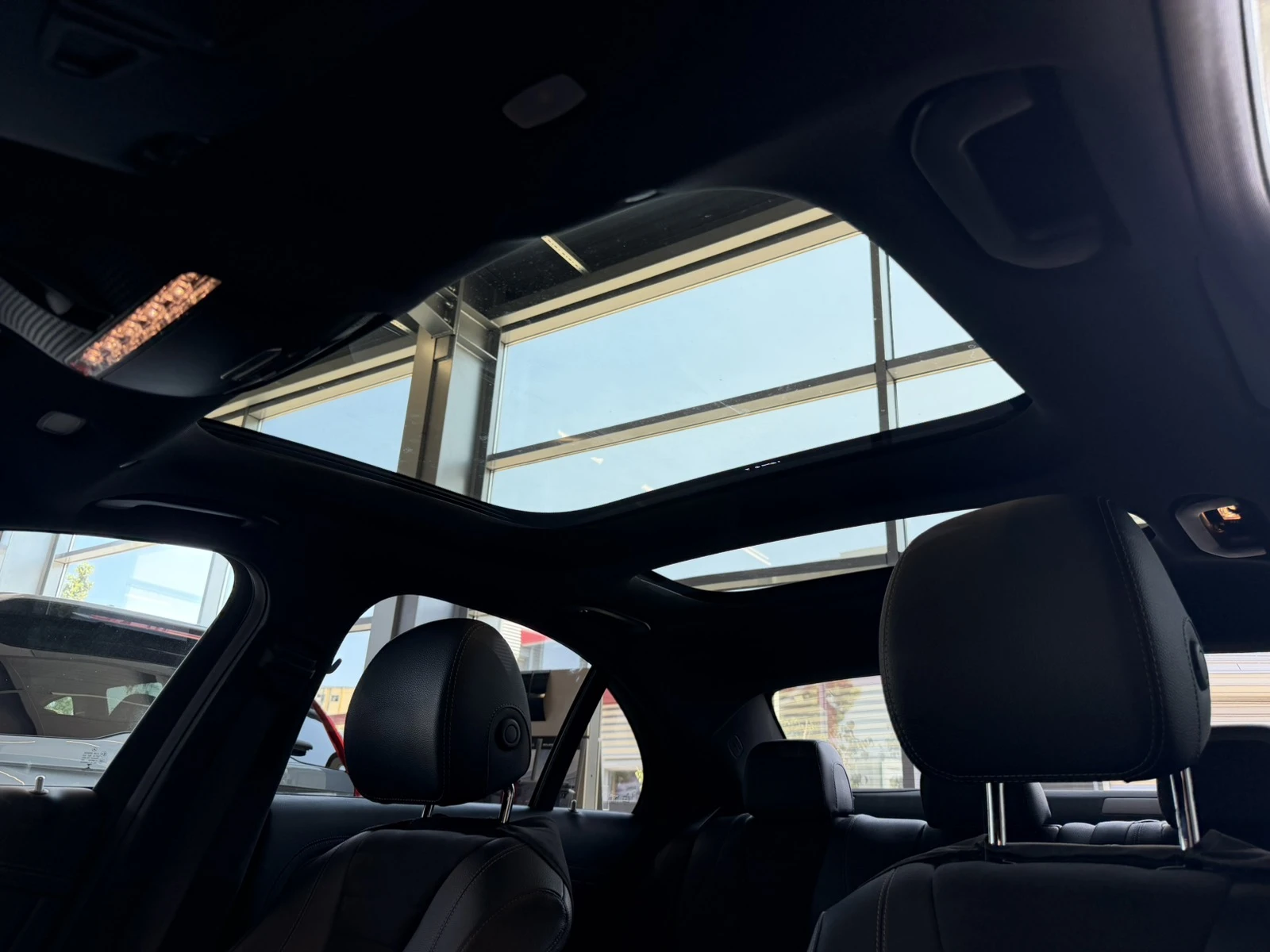 Mercedes-Benz E 220 AMG* 9G, снимка 9 - Автомобили и джипове - 55719334