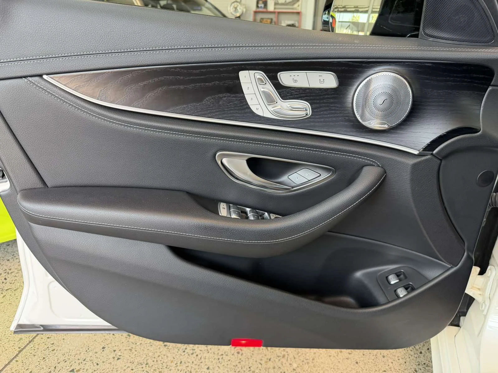 Mercedes-Benz E 220 AMG* 9G, снимка 12 - Автомобили и джипове - 55719334