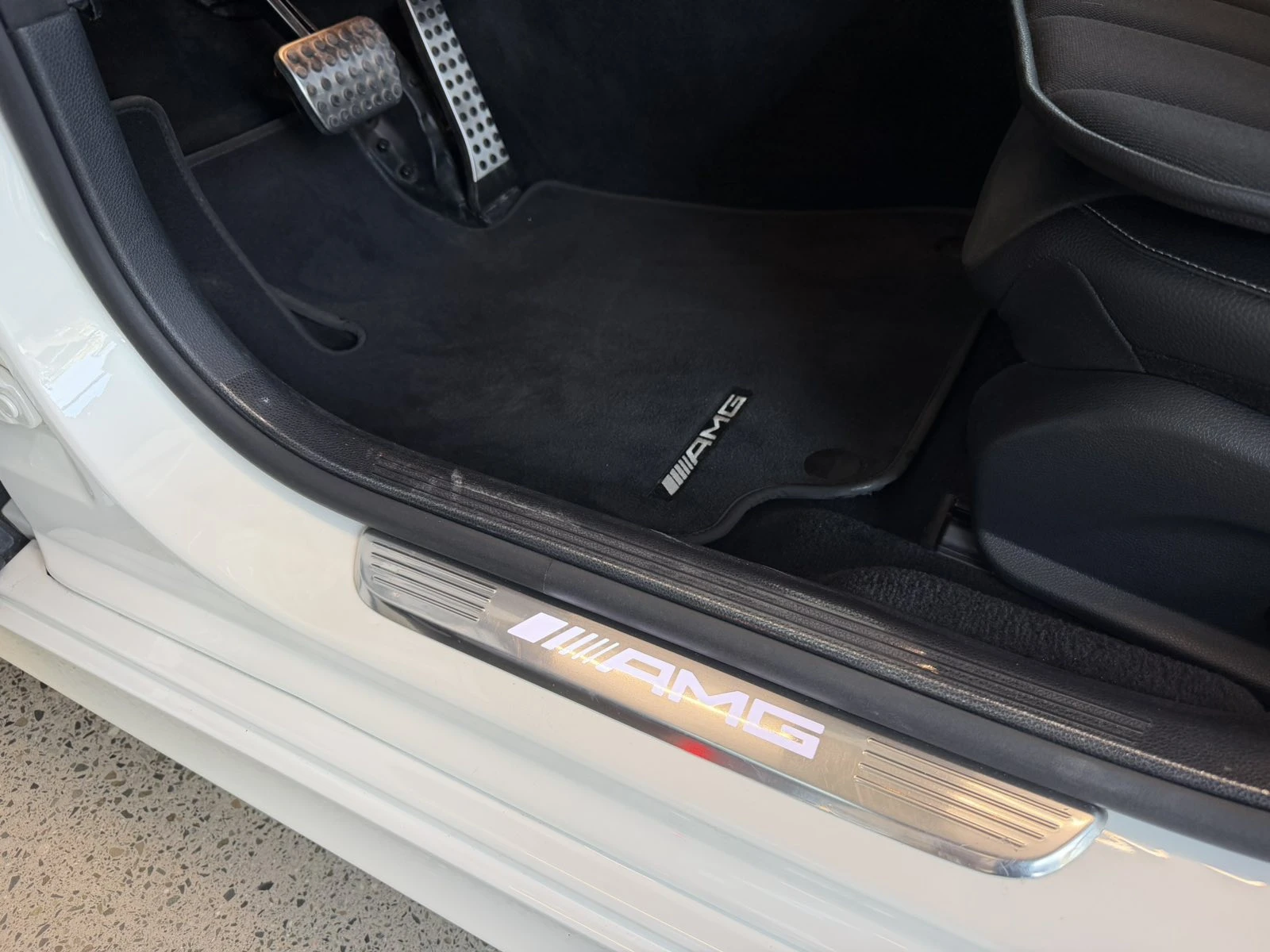 Mercedes-Benz E 220 AMG* 9G, снимка 15 - Автомобили и джипове - 55719334