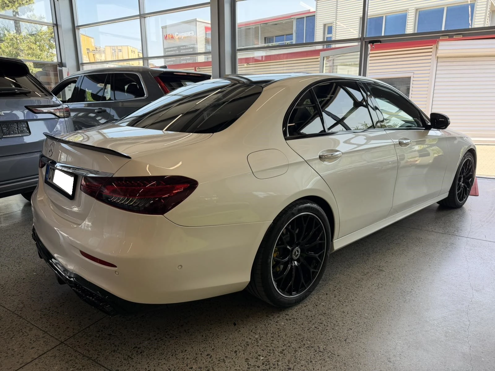 Mercedes-Benz E 220 AMG* 9G, снимка 6 - Автомобили и джипове - 55719334