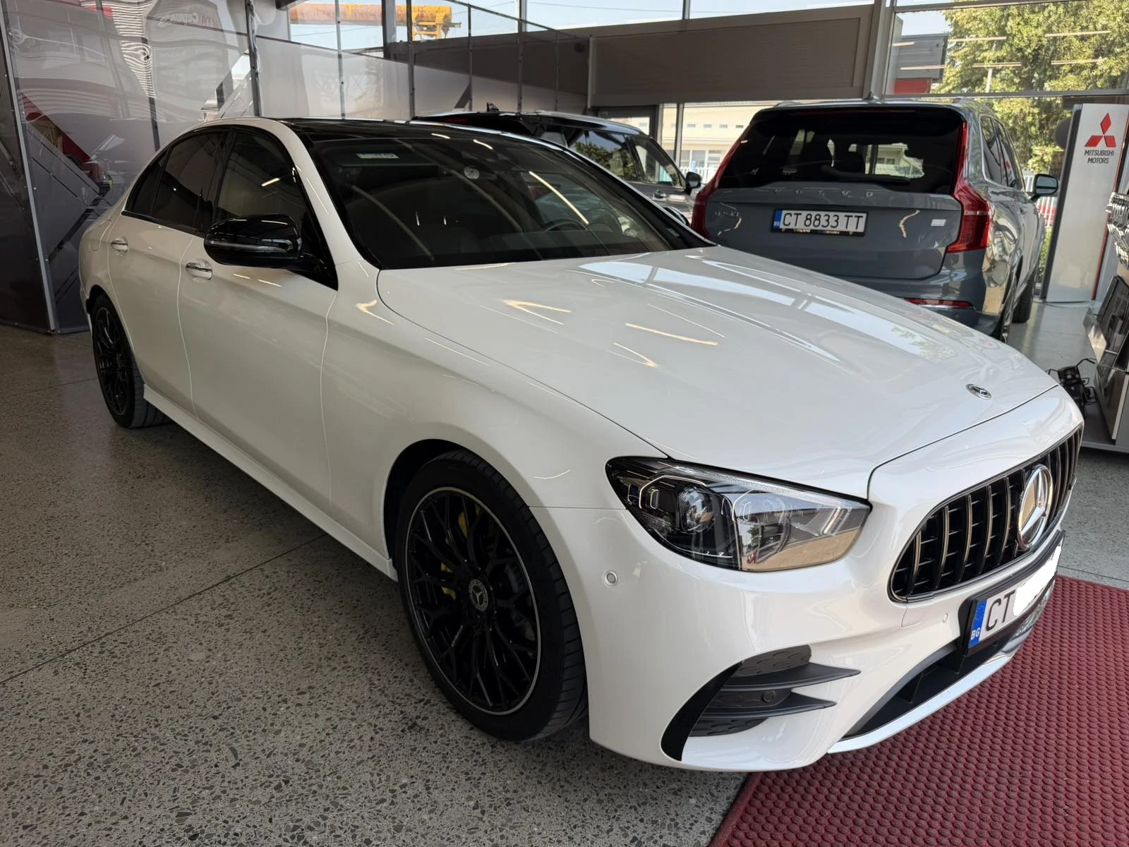 Mercedes-Benz E 220 AMG* 9G, снимка 3 - Автомобили и джипове - 55719334