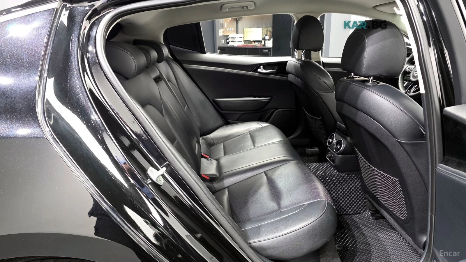 Kia Stinger AWD* PLATINUM* КАМЕРА* HEADUP* ПЕРА* ОБДУХВАНЕ* , снимка 11 - Автомобили и джипове - 55929341