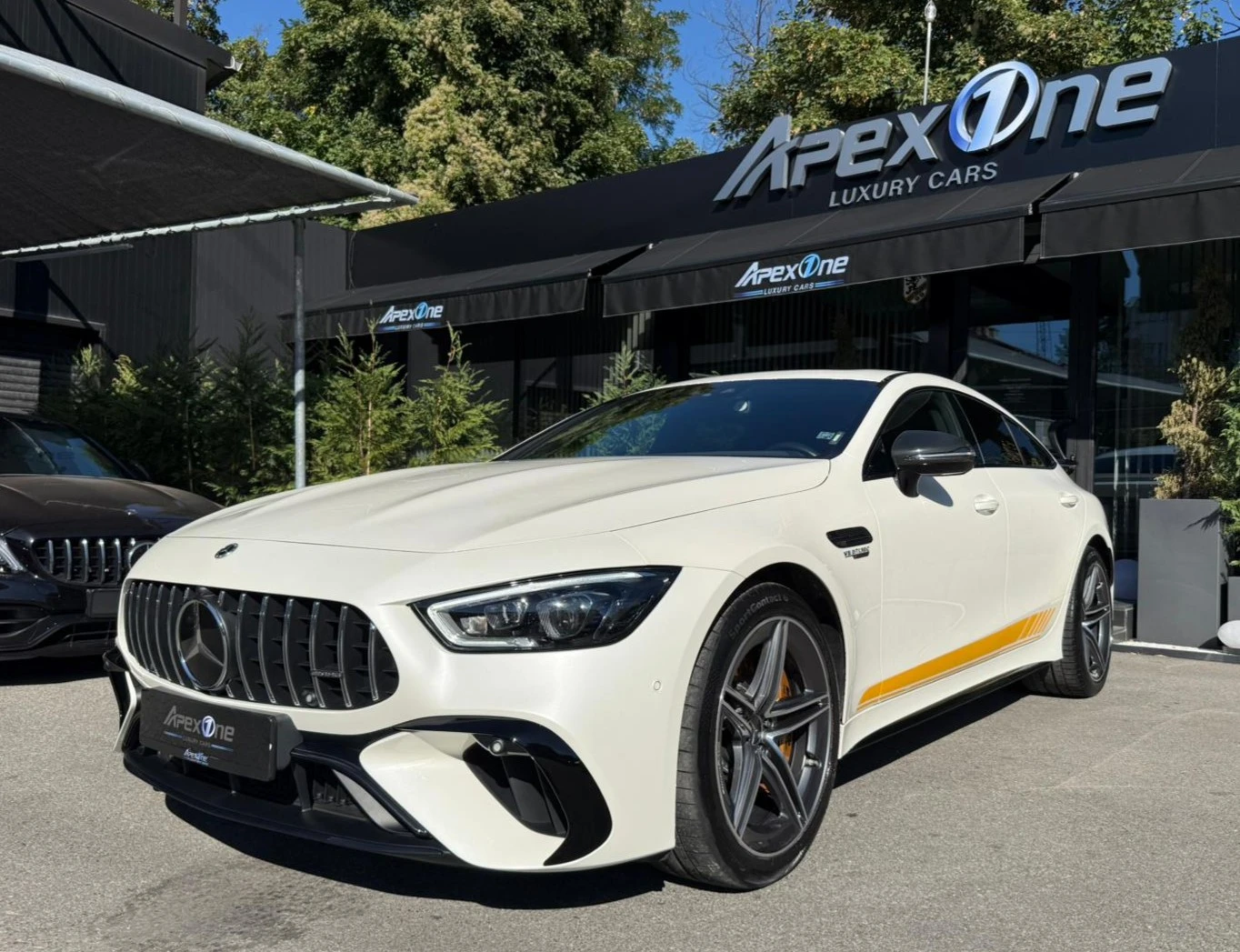 Mercedes-Benz AMG GT  63S E-Performance / Carbon Ceramic/BURM/360, снимка 2 - Автомобили и джипове - 55961649