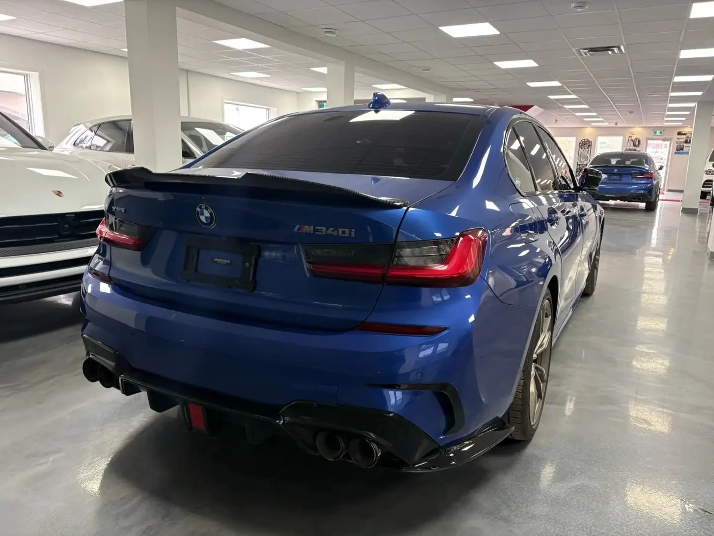 BMW 340 М* LASER* HUD* HARMAN* CARBON* ADAPTIVE* DIS* КРАЙ, снимка 6 - Автомобили и джипове - 56117662