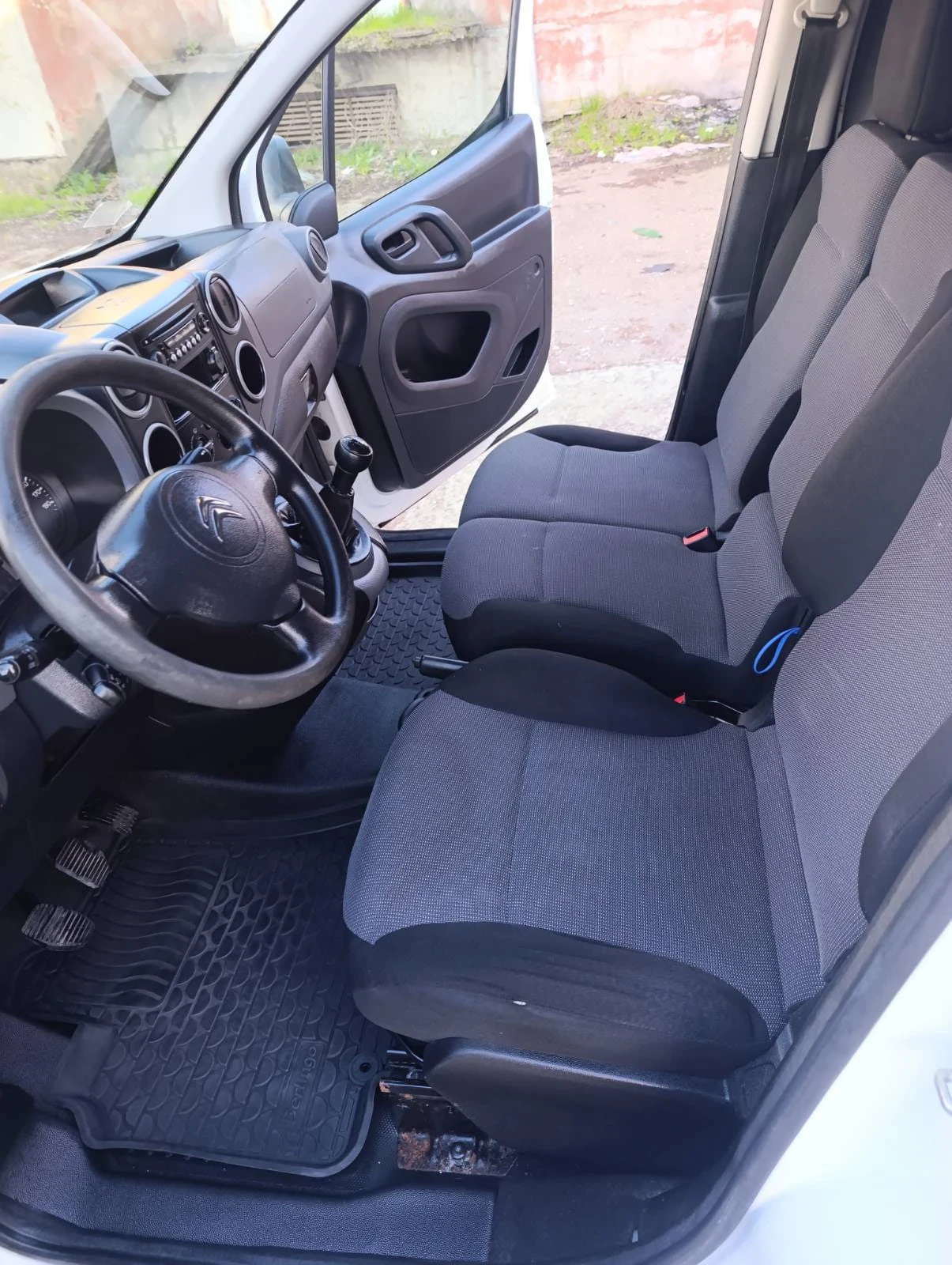Citroen Berlingo 1.6 Пикап, снимка 10 - Автомобили и джипове - 56144662