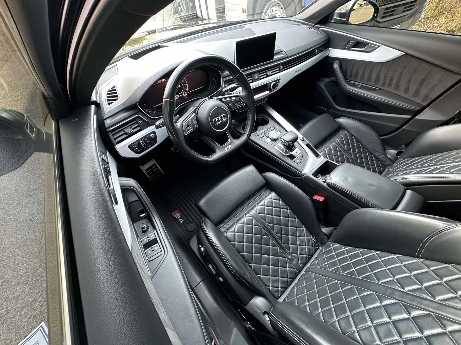 Audi S4 3.0 TFSI quattro Technik, снимка 9 - Автомобили и джипове - 56159979
