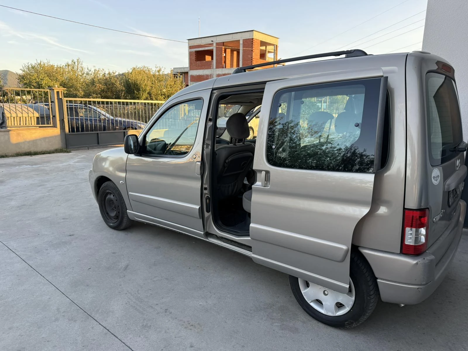 Citroen Berlingo, снимка 4 - Автомобили и джипове - 56334323