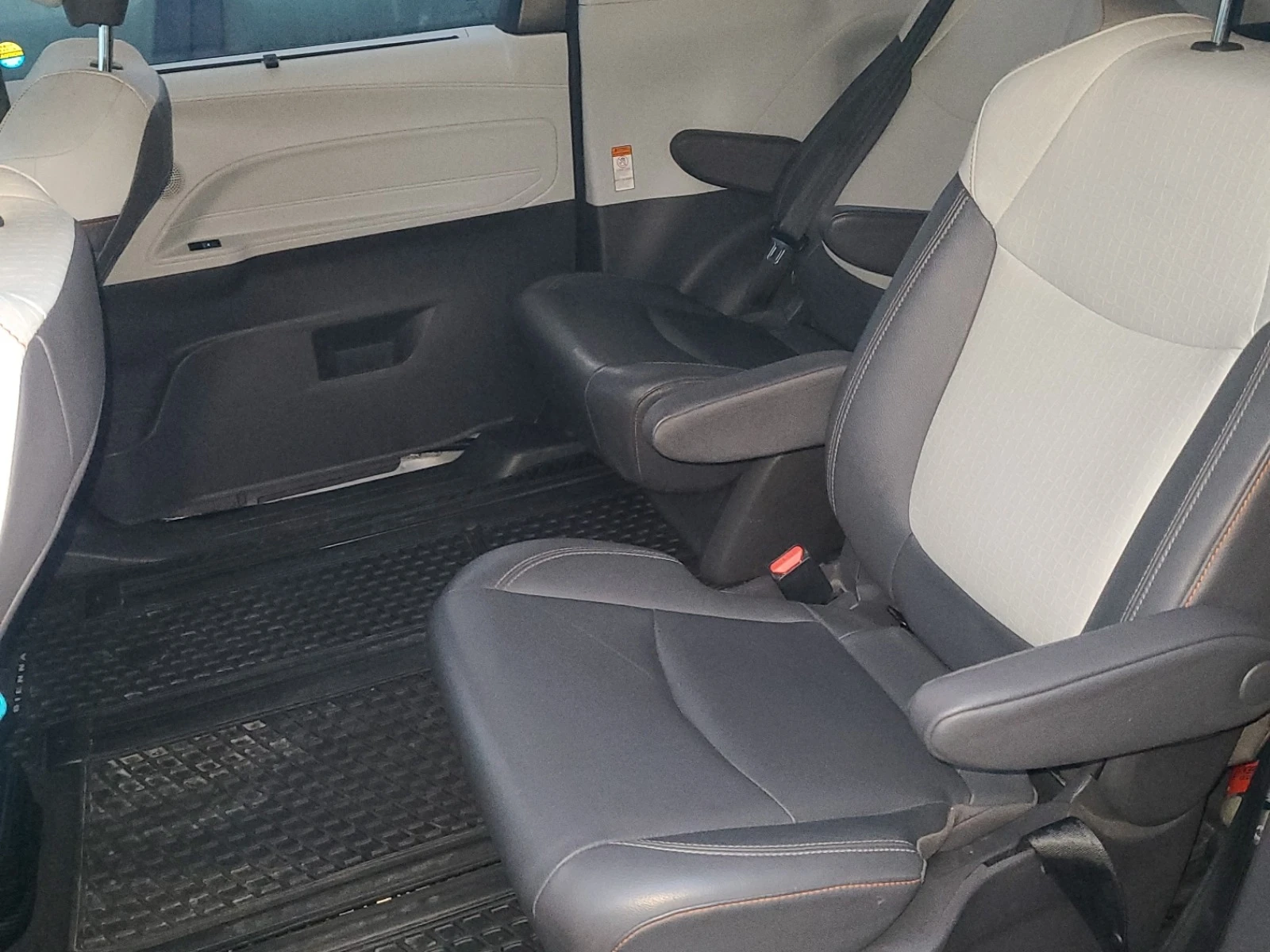 Toyota Sienna AWD* �������* �����. �����* �������*  | Mobile.bg � ����������� 12