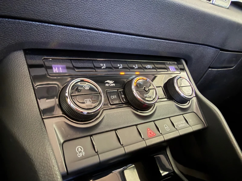 Skoda Karoq 1.6 tdi 115k.c, full led, car play, 6 ck, euro6, снимка 13 - Автомобили и джипове - 53269675